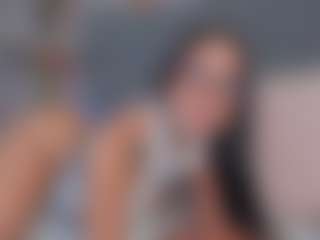 E M E L I E - 89's Live Sex Cam Show