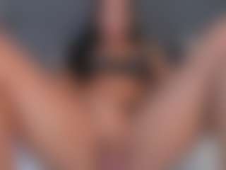 E M E L I E - 89's Live Sex Cam Show