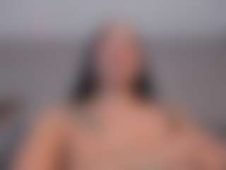 E M E L I E - 89's Live Sex Cam Show