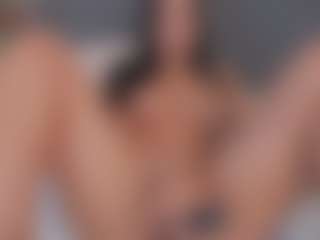 E M E L I E - 89's Live Sex Cam Show