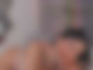 E M E L I E - 89's Live Sex Cam Show