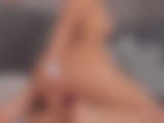 E M E L I E - 89's Live Sex Cam Show