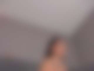 E M E L I E - 89's Live Sex Cam Show