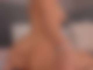 E M E L I E - 89's Live Sex Cam Show