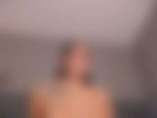 E M E L I E - 89's Live Sex Cam Show