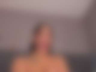 E M E L I E - 89's Live Sex Cam Show