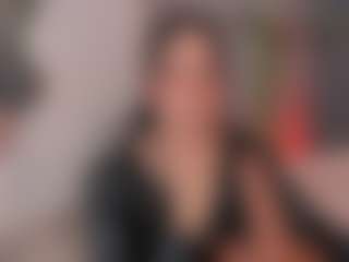 E M E L I E - 89's Live Sex Cam Show