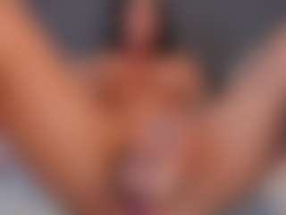 E M E L I E - 89's Live Sex Cam Show