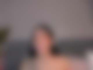 E M E L I E - 89's Live Sex Cam Show