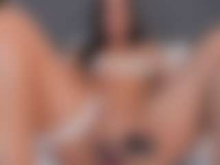 E M E L I E - 89's Live Sex Cam Show