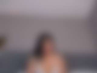 E M E L I E - 89's Live Sex Cam Show