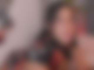 E M E L I E - 89's Live Sex Cam Show