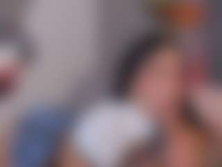 E M E L I E - 89's Live Sex Cam Show