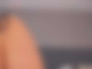E M E L I E - 89's Live Sex Cam Show