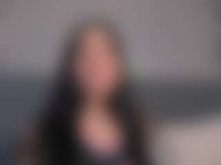 E M E L I E - 89's Live Sex Cam Show