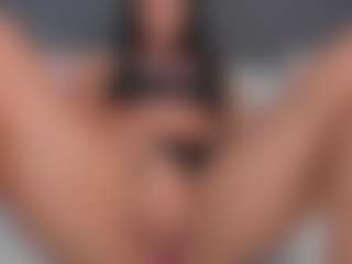 E M E L I E - 89's Live Sex Cam Show