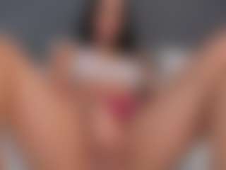 E M E L I E - 89's Live Sex Cam Show