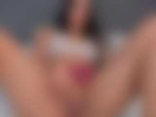 Live cam show with E M E L I E - 89 - Twerk on mypornchat.com