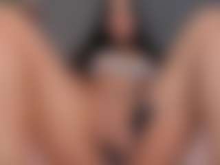 Live cam show with E M E L I E - 89 - HD on AdultVida.com