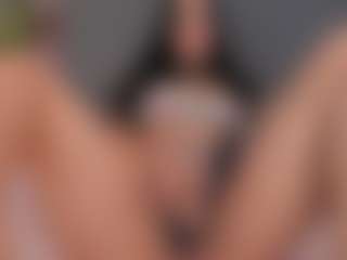 E M E L I E - 89's Live Sex Cam Show