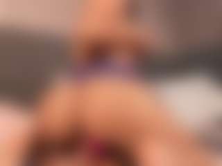 E M E L I E - 89's Live Sex Cam Show