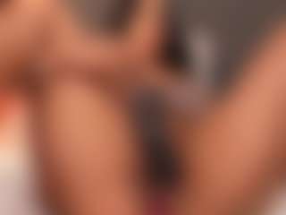 E M E L I E - 89's Live Sex Cam Show