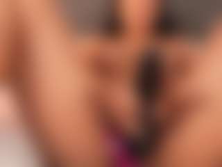 E M E L I E - 89's Live Sex Cam Show