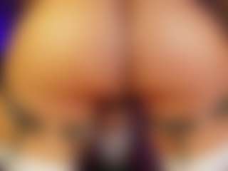 Live cam show with PauulaRH - Tease on Camsoda