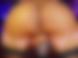 Live cam show with PauulaRH - Spank on fapnchat