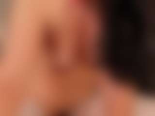 Miisscanela MILF webcam performer live streaming