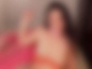 Live cam show with Miisscanela - Fingering MILF on SxyPornLive