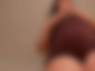 Live cam show with Miisscanela - Fingers on Camsoda