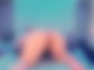 Live cam show with Julia Davis - Teen (18+) on Streamer API