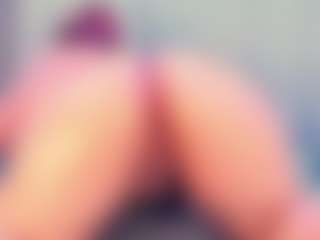 Live cam show with Julia Davis - Tattoos on liverealitysex.com