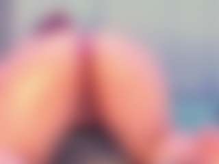 Live cam show with Julia Davis - Creampie on chickslive.net