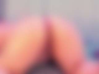 Live cam show with Julia Davis - Creampie on CamSextacy
