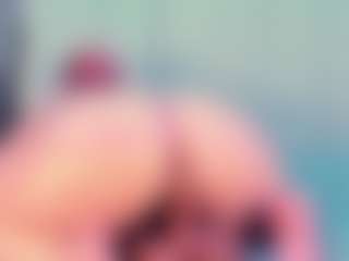 Live cam show with Julia Davis - Interactivetoy on Camsoda