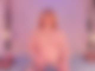 Live cam show with Julia Davis - Lovense Latina on instabang