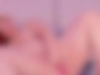 Live cam show with Julia Davis - Squirt Latina on dropp.cam