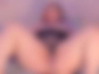 Live cam show with Julia Davis - Latina on Dolls Live