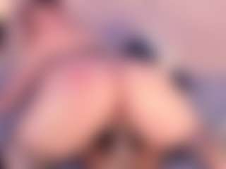 Live cam show with Julia Davis - Squirt Toys on Camsoda