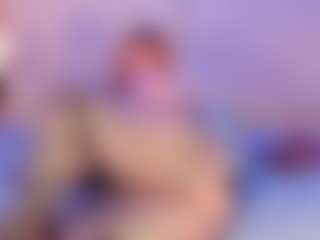 Live cam show with Julia Davis - Interactivetoy Teen (18+) on wildcum.com