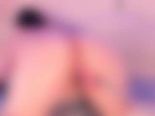 Live cam show with Julia Davis - Shaved Pussy on sexylive.show