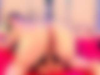Live cam show with Julia Davis - Interactivetoy Teen (18+) on StripNow