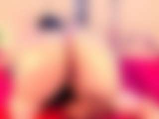 Live cam show with Julia Davis - Interactivetoy Granny on CamClone