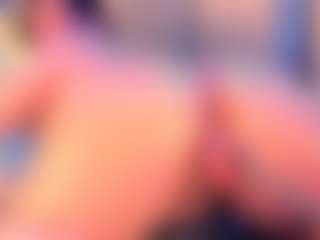 Live cam show with Julia Davis - Teen (18+) on Camsoda