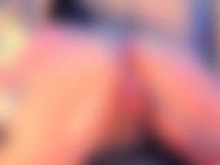Live cam show with Julia Davis - Big Ass on Camsoda