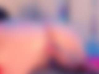Live cam show with Julia Davis - Teen (18+) on Camsoda