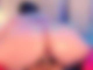 Live cam show with Julia Davis - Latina on Camsoda