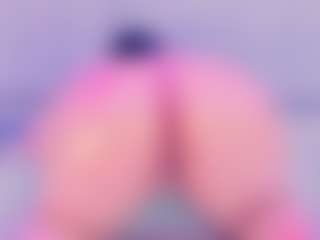 Live cam show with Julia Davis - Spank on StripNow